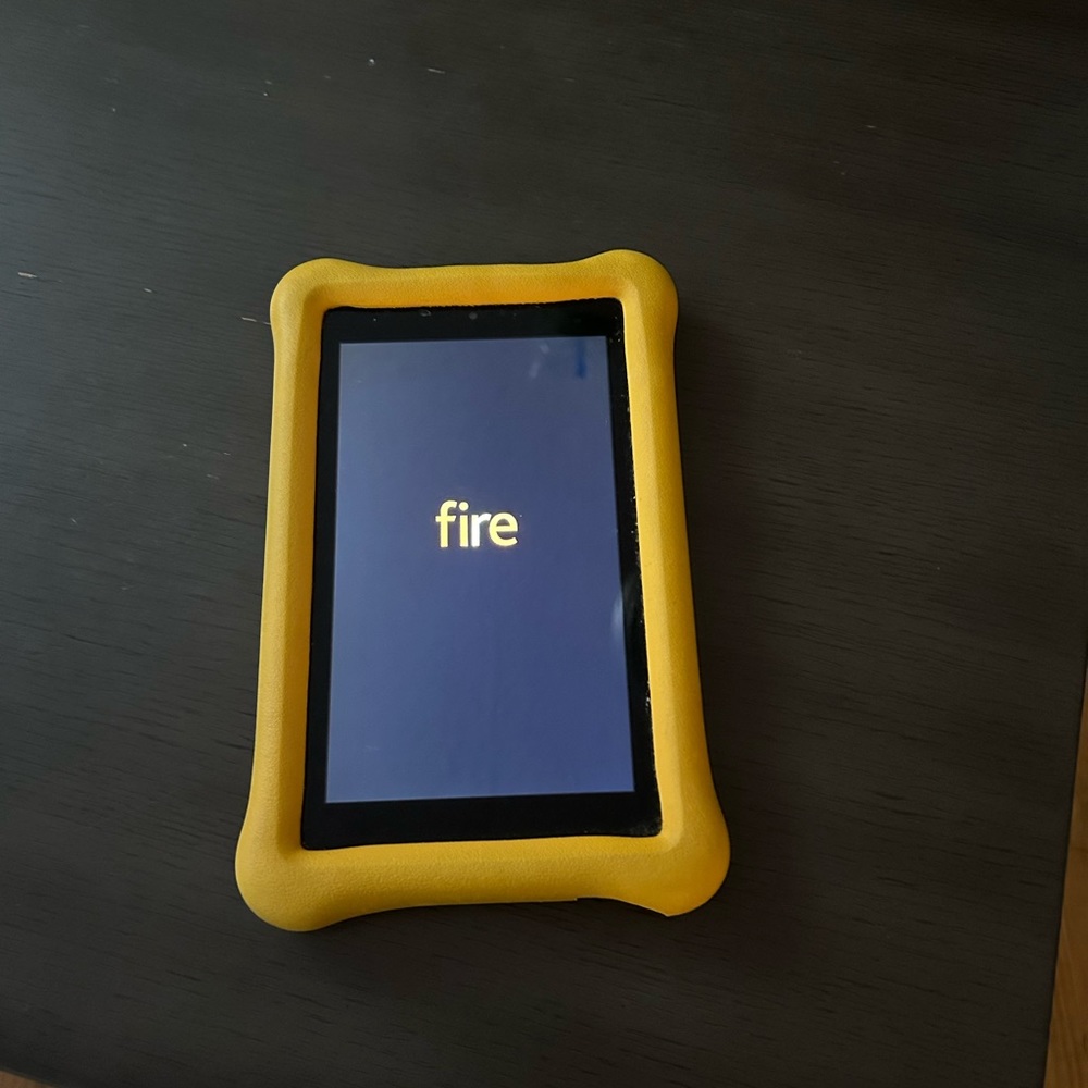 Amazon Tablet - Picture 3 of 4